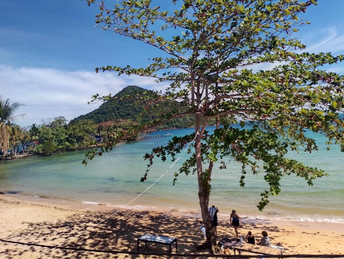 Golden Snake Guesthouse Beach เกาะรงสำลน ภายนอก รูปภาพ