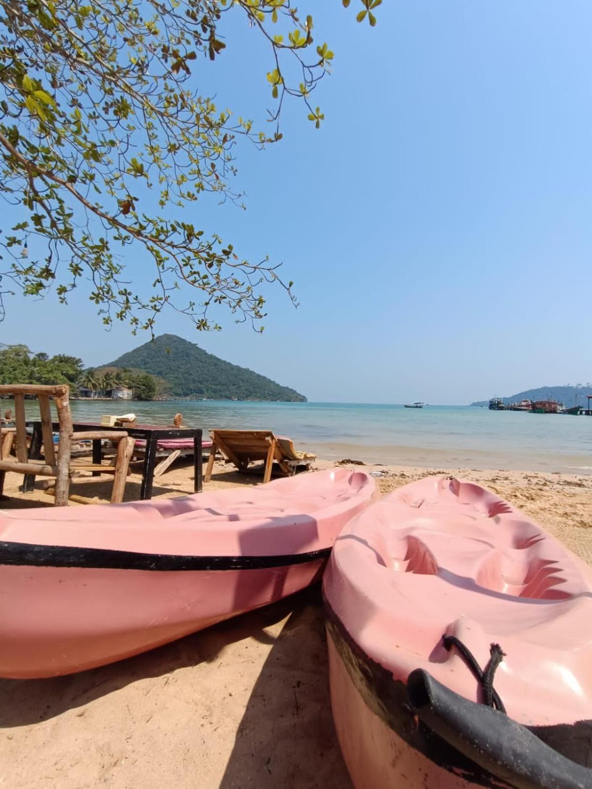 Golden Snake Guesthouse Beach เกาะรงสำลน ภายนอก รูปภาพ