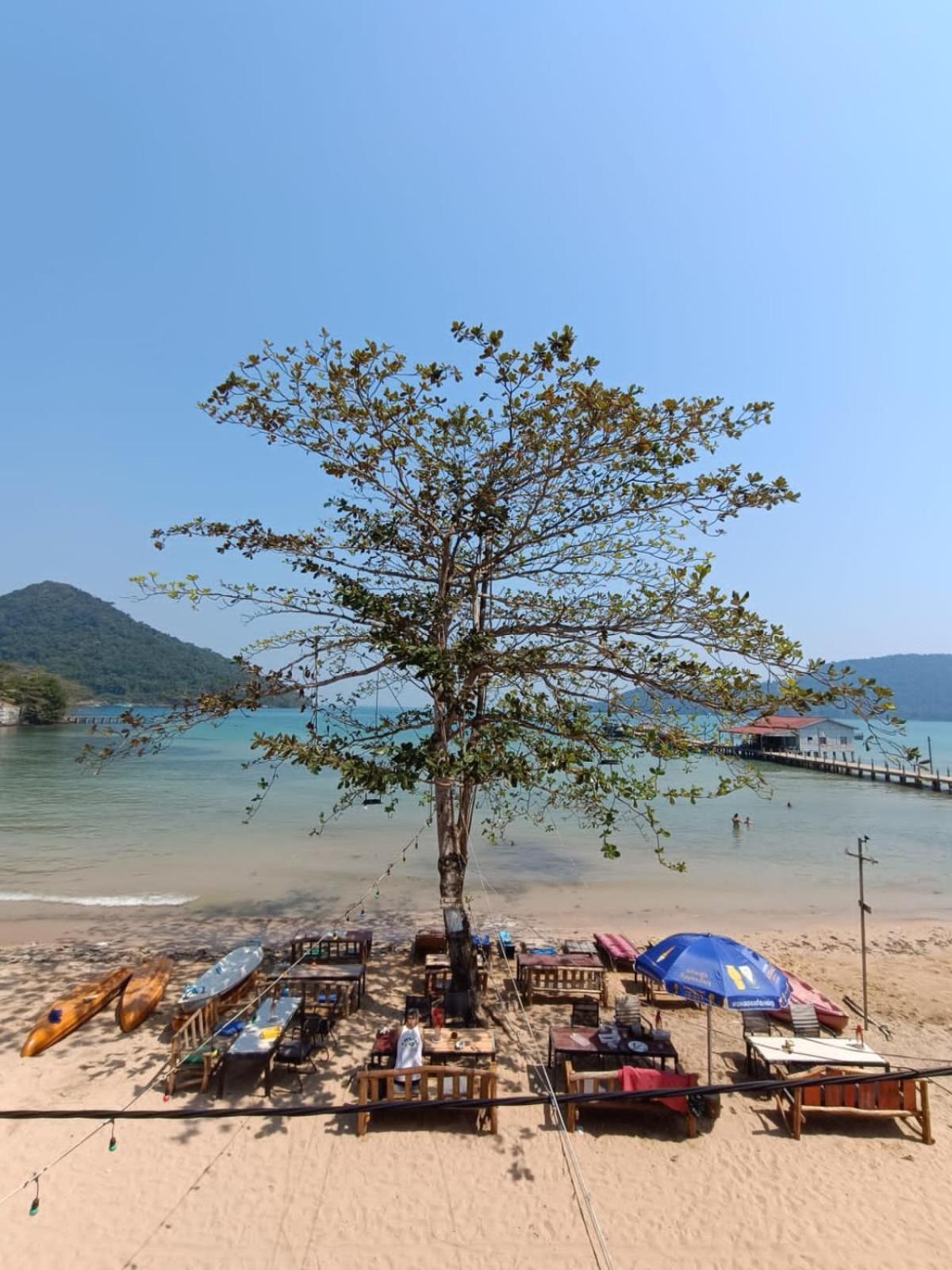 Golden Snake Guesthouse Beach เกาะรงสำลน ภายนอก รูปภาพ