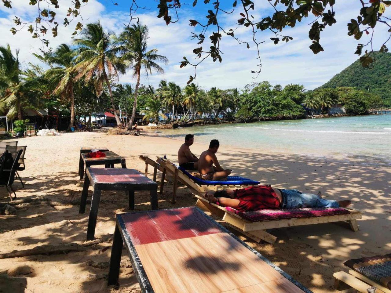 Golden Snake Guesthouse Beach เกาะรงสำลน ภายนอก รูปภาพ