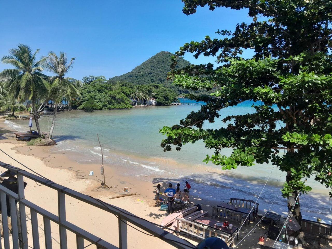 Golden Snake Guesthouse Beach เกาะรงสำลน ภายนอก รูปภาพ