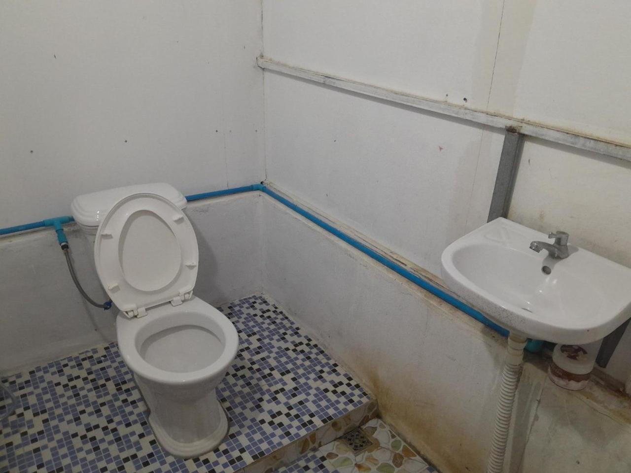 Golden Snake Guesthouse Beach เกาะรงสำลน ภายนอก รูปภาพ