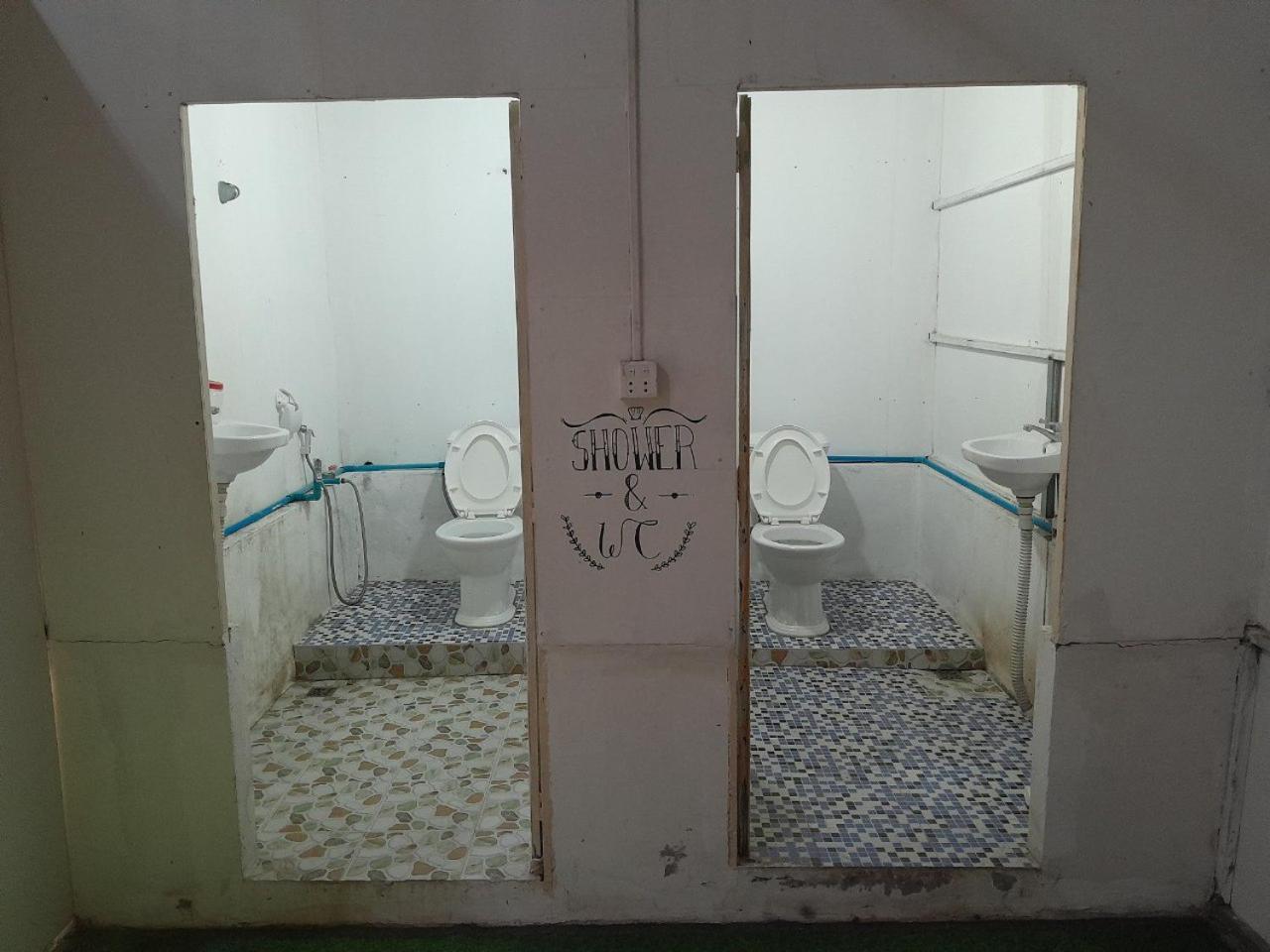 Golden Snake Guesthouse Beach เกาะรงสำลน ภายนอก รูปภาพ
